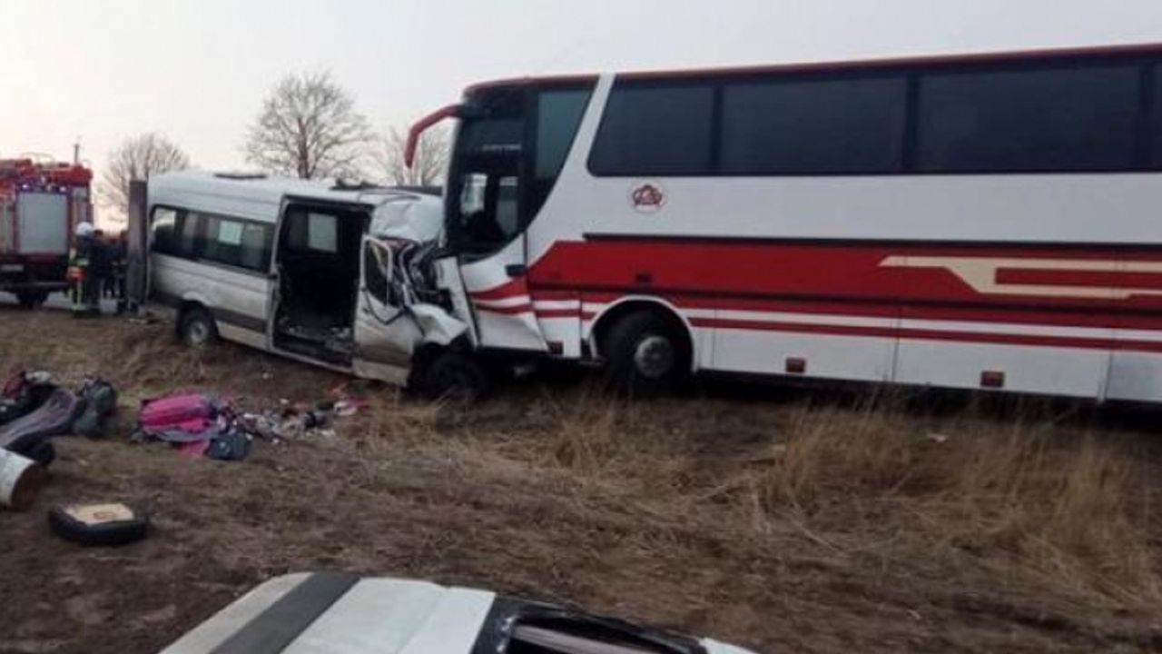 Ukrayna'da feci kaza! Sivilleri tahliye eden araçlar çarpıştı: 7 ölü, 9 yaralı