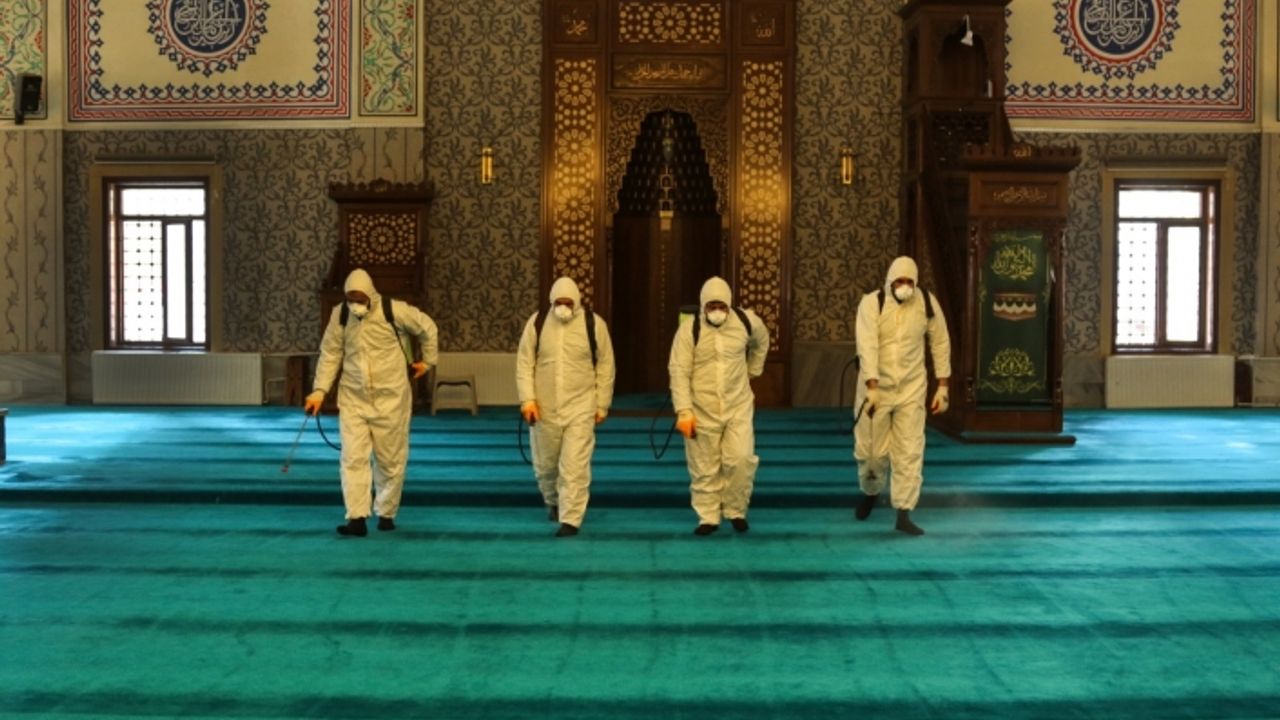 Van’da camiler Ramazan'a hazır! Tek tek dezenfekte edildi