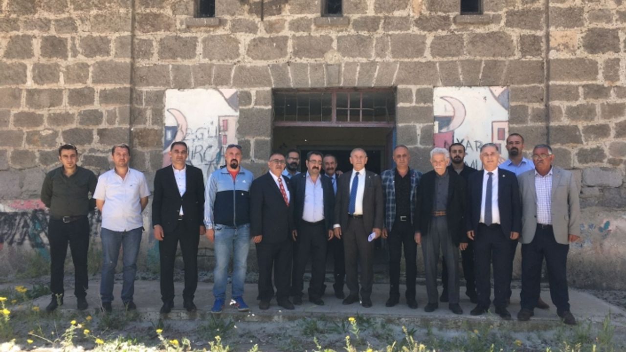 CHP Heyeti Van Ernis Köy Enstitüsüne çıkarma yapıp bir de öneride bulundu!