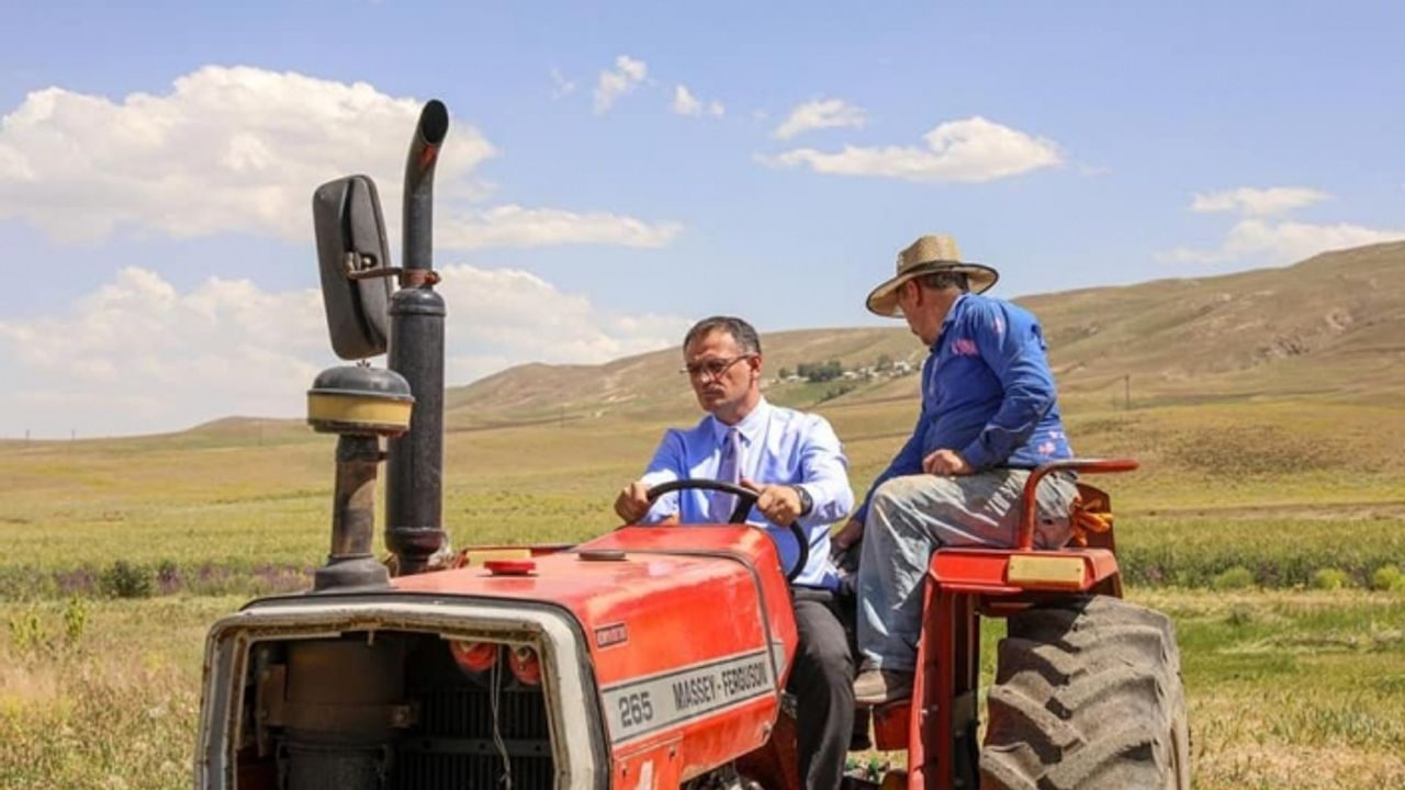 Van Valisi Ozan Balcı yeni projesini açıkladı: Her çiftçiye 100 koyun!