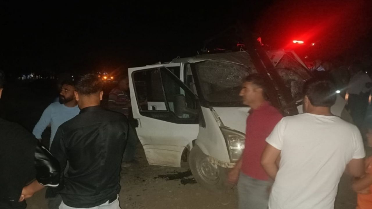 Van'da iki araç çarpıştı: 2 kişi yaralandı!
