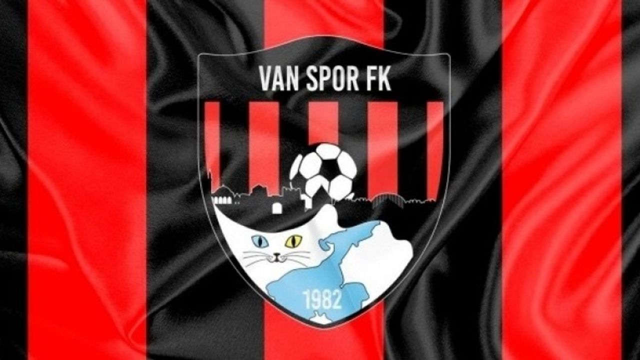 Vanspor yeni sezon iç saha ve deplasman formalarını tanıttı!