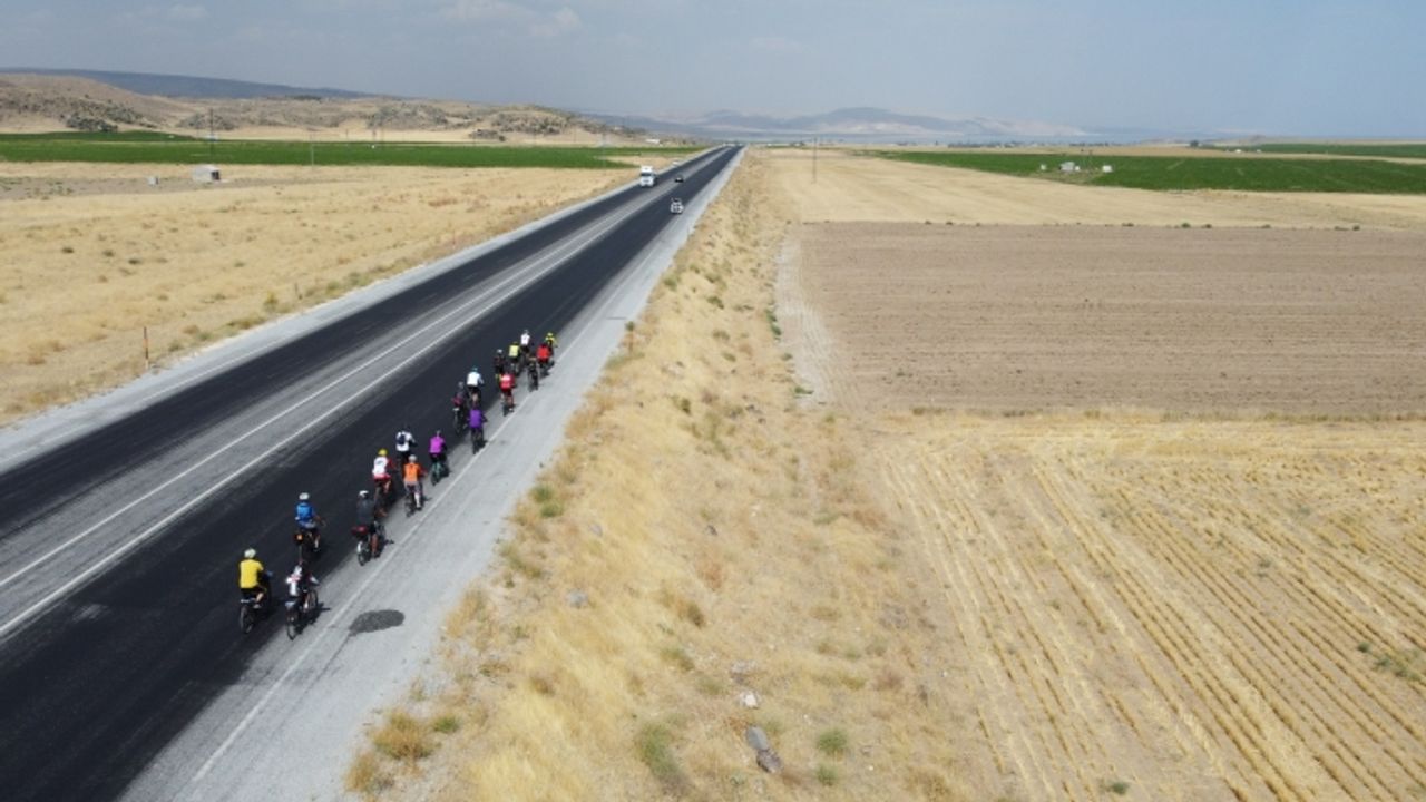 İranlı pedalşörler Van Gölü için pedal çevirdi!