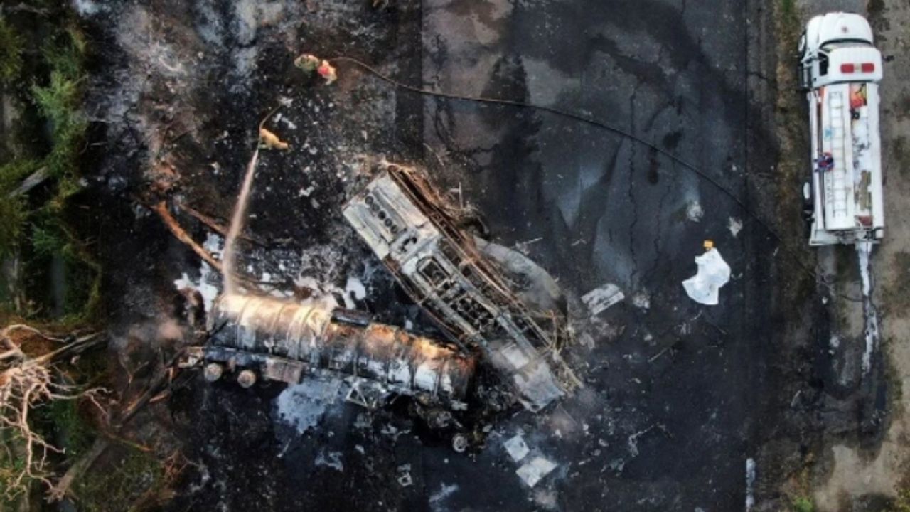 Kaza yapan tanker alev aldı: 18 kişi öldü