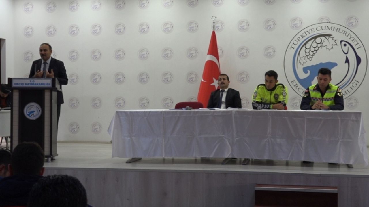 Erciş’teki öğrenci servis şoförleriyle toplantı yapıldı!