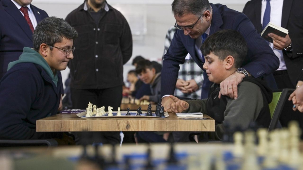 Van’da, öğrencilere 27 bin satranç takımı dağıtıldı!