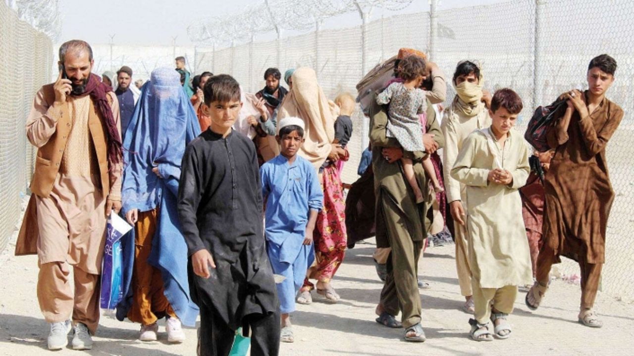 Bakan Hulusi Akar Türkiye'den Suriye'ye dönenlerin sayısını açıkladı!