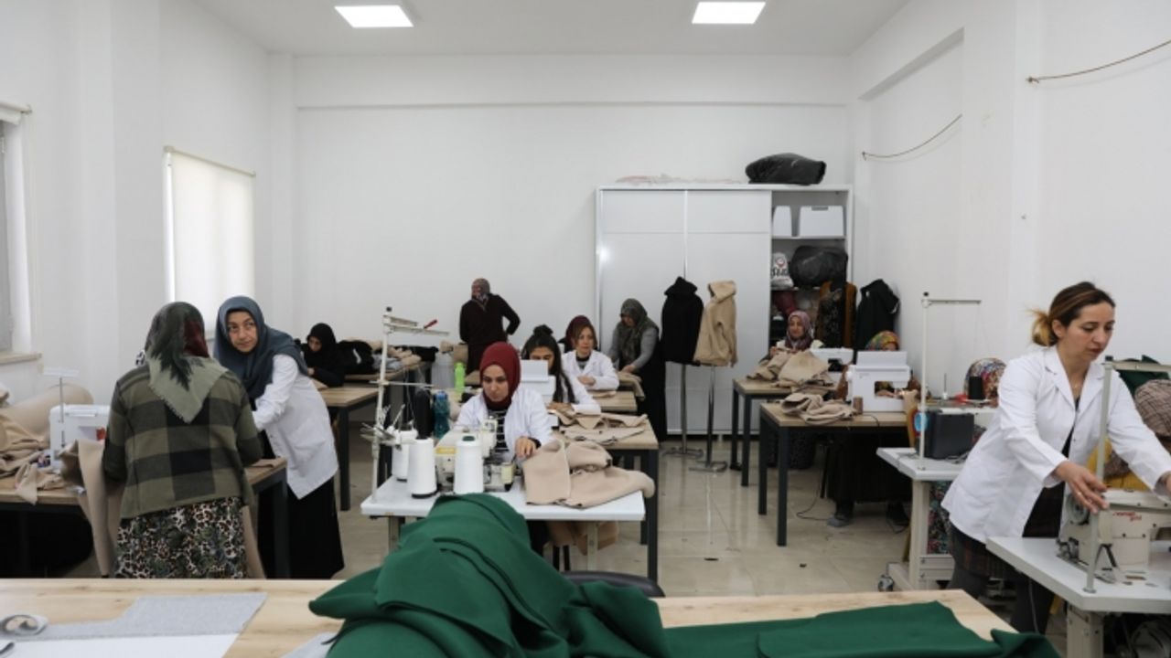 Van'da deprem bölgesi için kışlık giysi seferberliği!