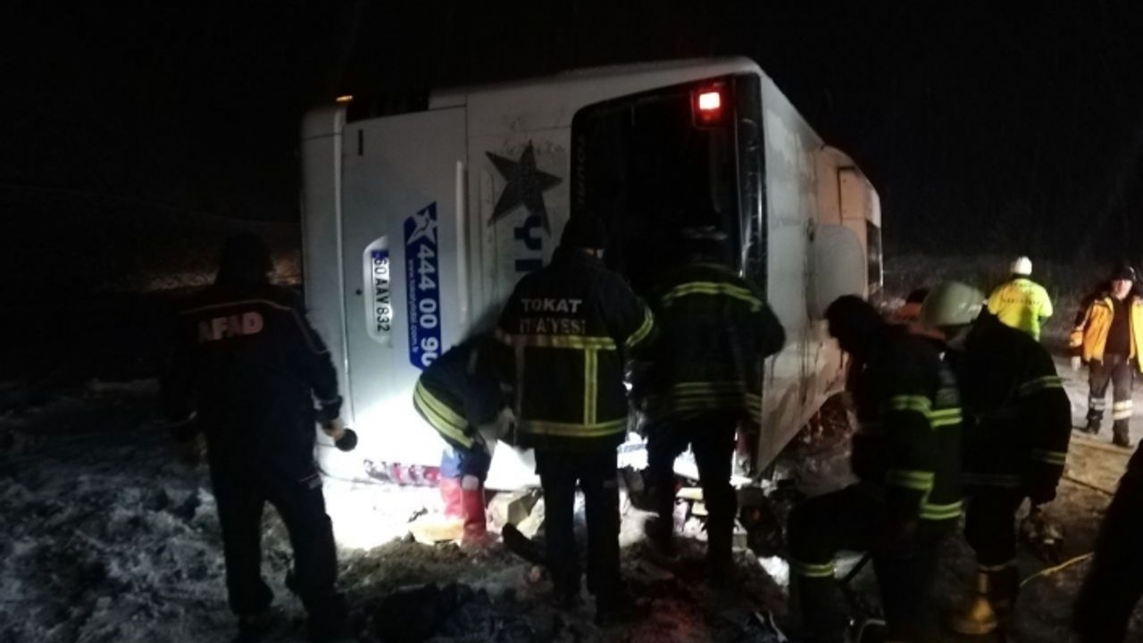 Van Tokat seferini yapan otobüs kaza yaptı ! 1 ölü 13 yaralı