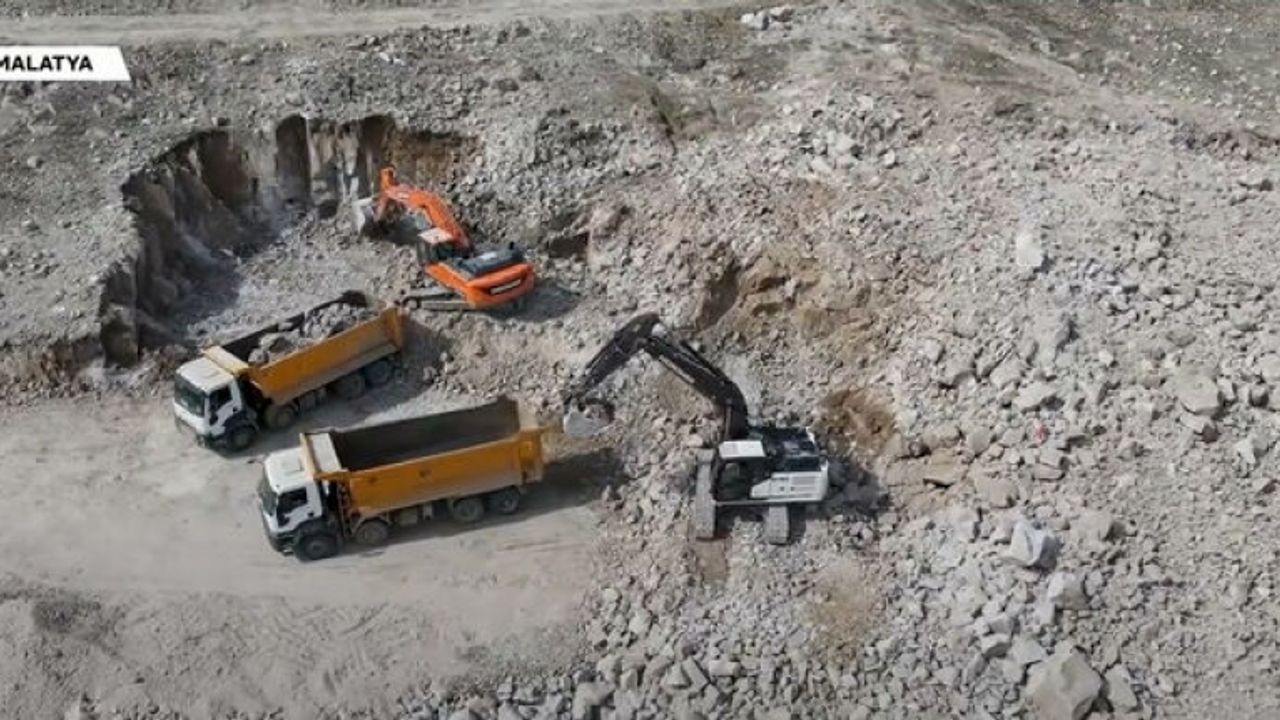 Bakan Kurum açıkladı! Malatya'ya ilk kazma vuruldu