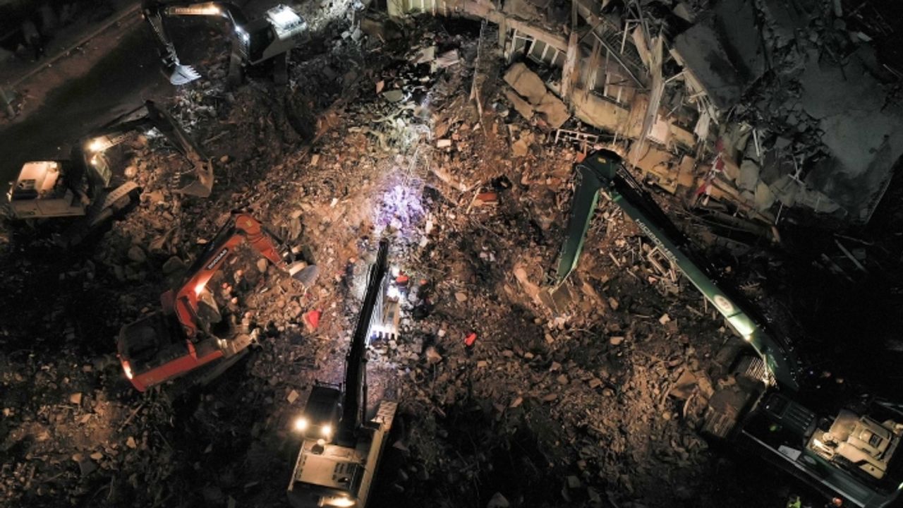 "Dünya Saati" etkinliğinde ışıklar depremlerde hayatını kaybedenler için kapatılacak