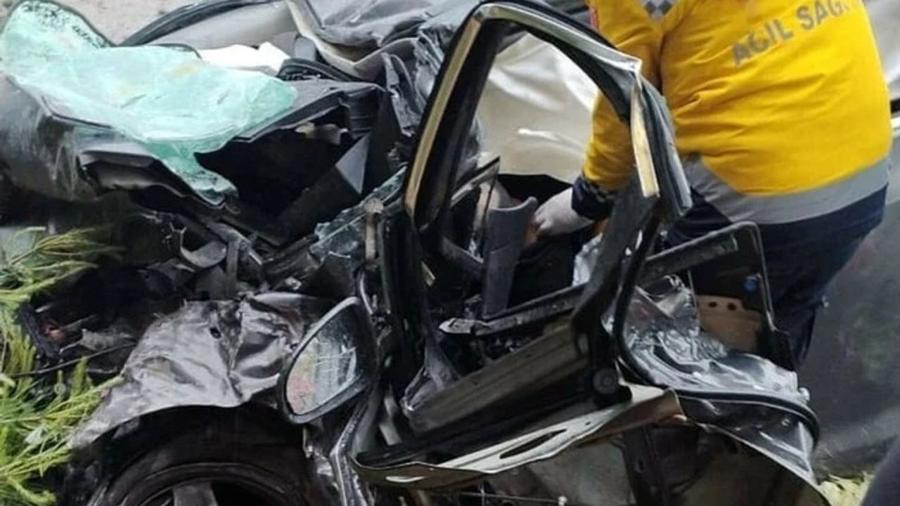 Trafik kazası bir aileyi yok etti: 4 ölü, 1 yaralı!