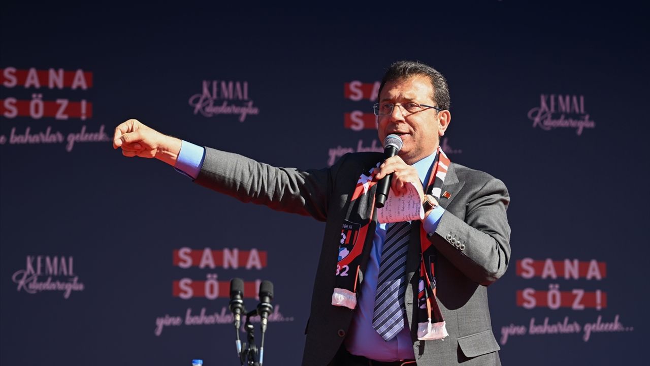 İstanbul Büyükşehir Belediye Başkanı Ekrem İmamoğlu, mitingde Vanlılara seslendi