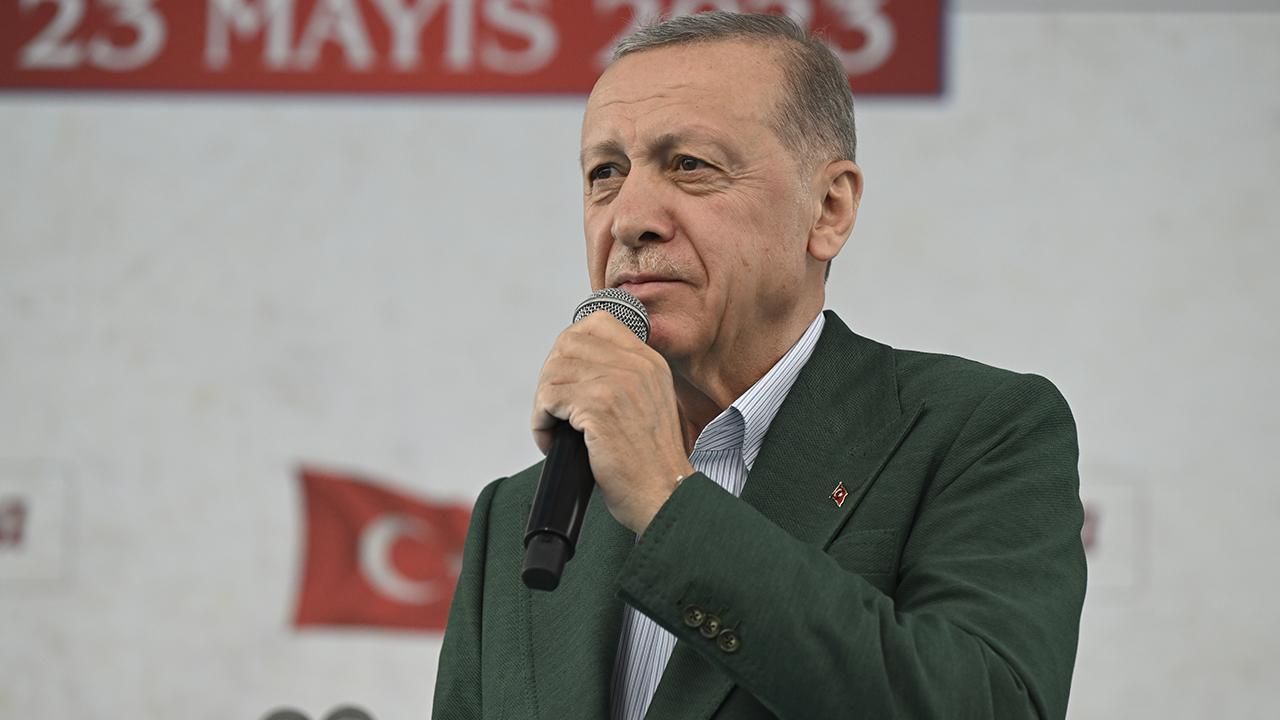 SON DAKİKA | Cumhurbaşkanı Erdoğan masasındaki son anketin sonucunu açıkladı!