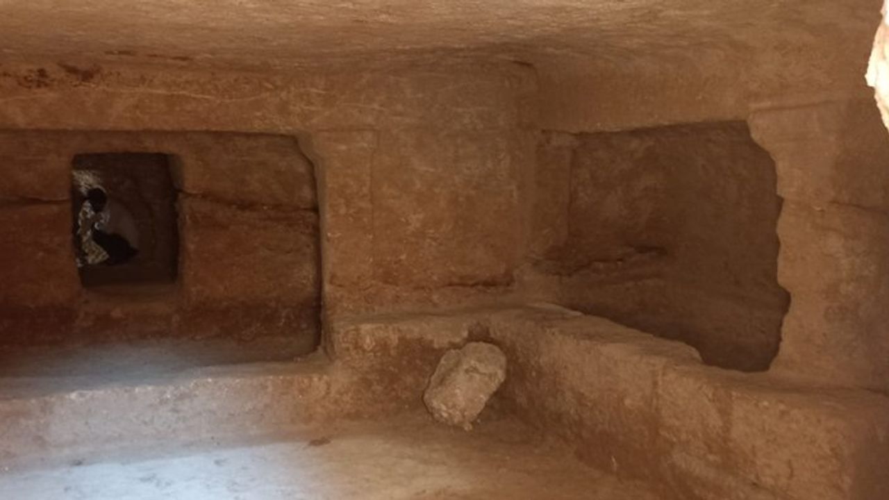 700 yıllık bir kaya mezarı ortaya çıktı