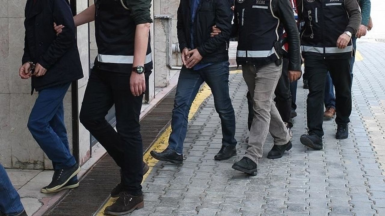 Van’da göçmen kaçakçılığı: 5 gözaltı, 4 tutuklama!