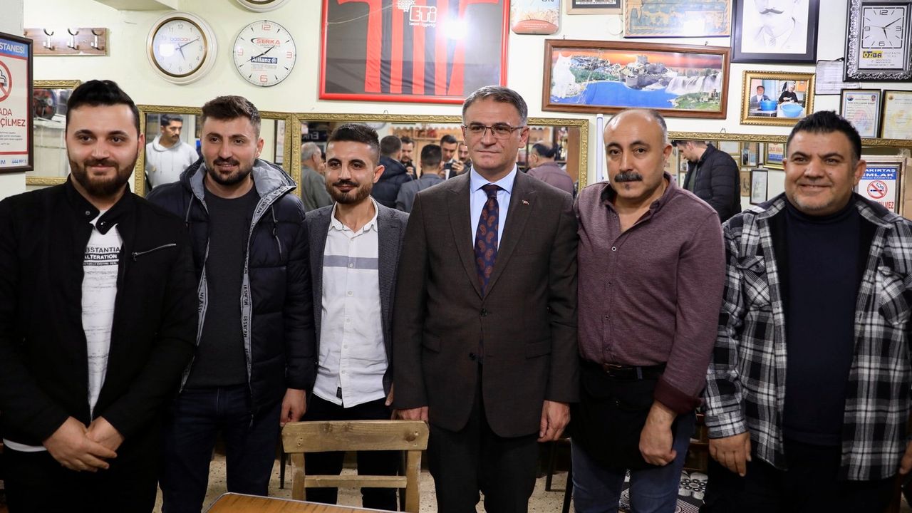 Vali Balcı, Kardeşler Çay Evi’nde vatandaşlarla bir araya geldi!