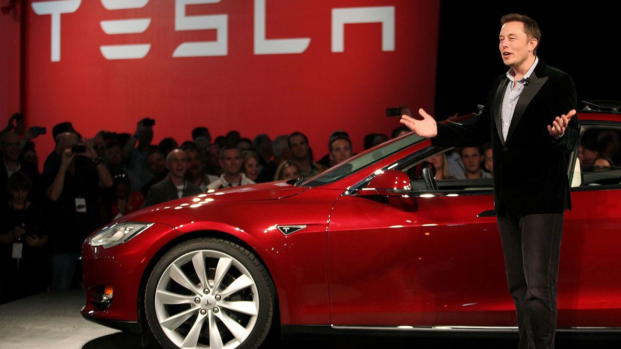 Elon Musk'ın yeni yapay zekası, Tesla modellerine geliyor