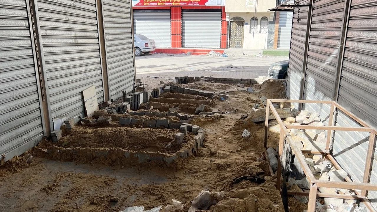 Gazze'de savaş tüm şiddetiyle devam ediyor! Gazze'nin sokakları toplu mezarlara döndü...