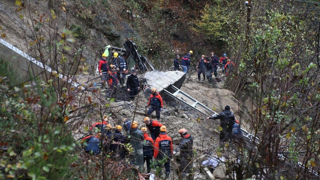 Zonguldak'ta heyelan bilançosu: 21 yaralı, 2 can kaybı!