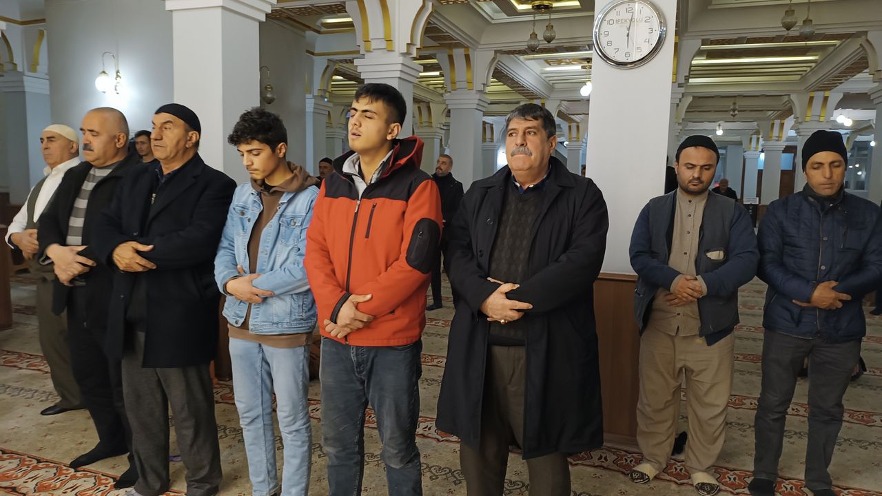 Van'da Regaip Kandili'nde Filistinliler için dualar edildi