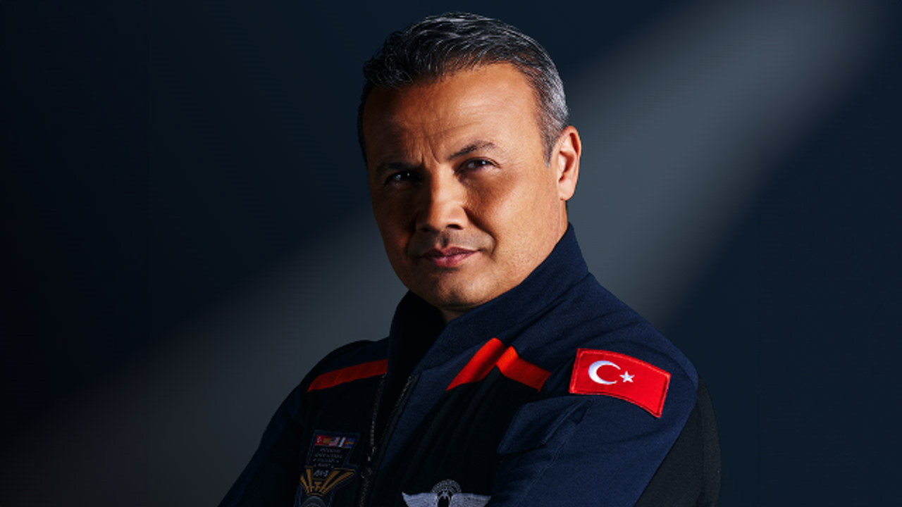 Türk astronot Alper Gezeravcı uzaya çıkar çıkmaz bakın ne yaptı