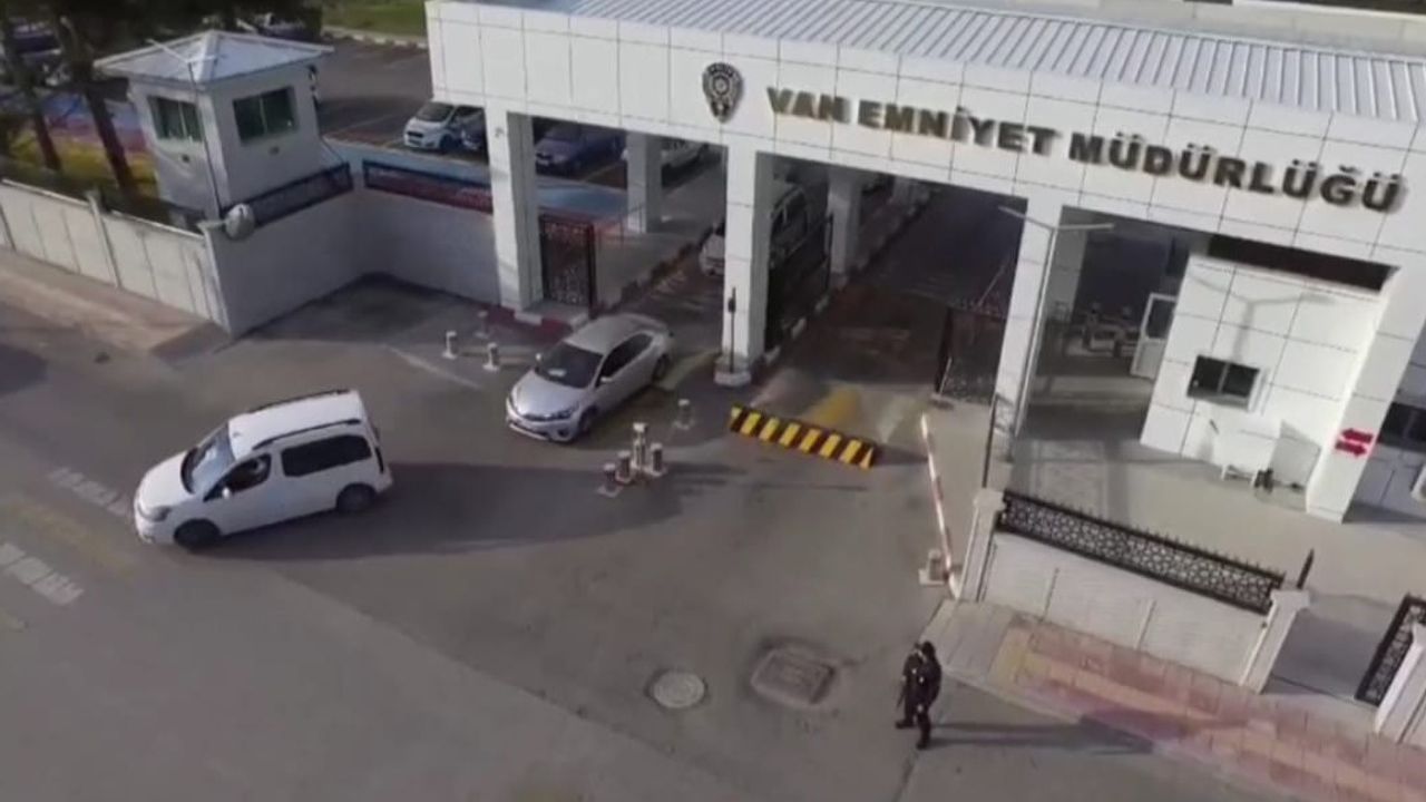 Van'da sahte belgelerle tedavi uyguladılar: İşyeri mühürlendi, 2 kişi hakkında işlem başlatıldı!
