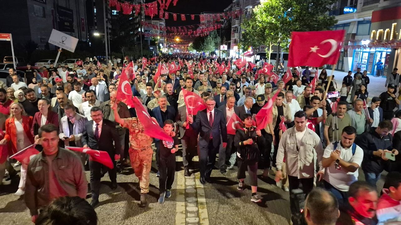 Van'da '15 Temmuz' yürüyüşü!
