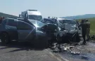 İki araç kafa kafaya çarpıştı: 4 kişi öldü, 2 kişi yaralandı! İşte ölenlerin isimleri…