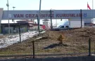 Van cezaevinde jiletli saldırı: 1’i ağır 3 gardiyan yaralandı!