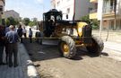 Yol çalışması sırasında iş makinesinin altında kalan işçi hayatını kaybetti!