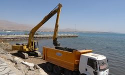 Tatvan'da kıyılarında Van Gölü'nde 'dip çamur temizliği' başladı!