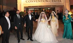 Van’da Milyonluk Aşiret Düğünü! Düğünde Gelin ve Damada 5 Milyon TL Takıldı!