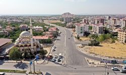 30 yıl sonra Van’da ikinci yeni cadde açıldı… Trafiği rahatlatacak ilk yol olan Hatuniye Caddesi tamamlandı!