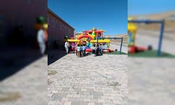 Özalp Belediyesinden çocuklar için seyyar oyun parkı hizmeti!