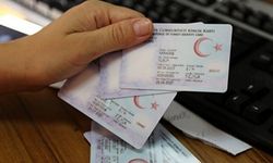 Bakan Soylu'dan yeni kimlik kartı olmayanlara kötü haber! O kurumlarda eski kimlik kartı ile işlem yapamayacaklar