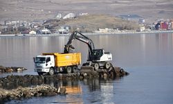 Bakan Kurum, Van Gölü’ndeki dip çamur temizliğinde sürecin nasıl işlediğini açıkladı!