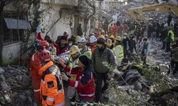 Son dakika! Hatay'da 3 mucize kurtuluş! Anne ve iki çocuğu 228'inci saatte sağ olarak kurtarıldı!