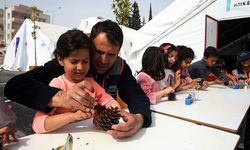 Van depremini yaşayan AFAD gönüllüleri Adıyaman'da çocukların yüzünü güldürüyor