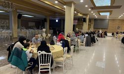 Van'da hayırsever aile, ramazan boyunca depremzedelere iftar veriyor!