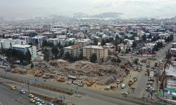 Van'dan giden ekipler Malatya'da 7 bin 300 kamyon hafriyatı şehir dışına taşıdı
