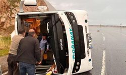 Van'da yolcu otobüsü devrildi: 16 kişi yaralandı!
