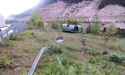Feci kaza! Panelvan minibüs yoldan çıktı: 1 ölü, 5 yaralı!