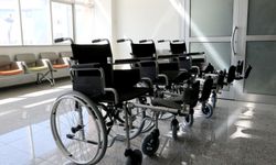 Van'da engelli vatandaşlara tekerlekli sandalye hediye edildi!