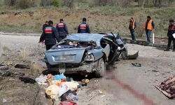 Korkunç kaza: Kontrolden çıkan otomobil alt geçide uçtu: 3 kişi öldü, 2 kişi yaralandı!