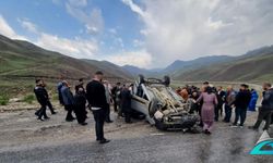 Van-Hakkari karayolunda feci kaza: Takla atan araçta 3'ü ağır 6 kişi yaralandı!