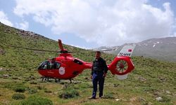 Van’da kırsalda ayağı kırılan çoban ambulans helikopterle hastaneye kaldırıldı