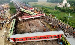 Katliam gibi kaza! İki yük treni çarpıştı: 288 ölü, 900 yaralı!