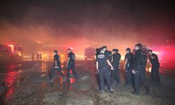 Van'da Samancılar Sitesi'ndeki yangına müdahale eden itfaiye araçlarına zarar veren kişi yakalandı