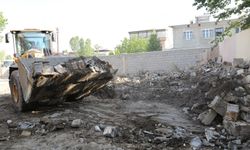 İpekyolu’nda kentin görünümünü bozan metruk yapılar yıktırılıyor